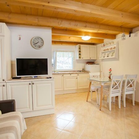 Buc-Vila Nada Villa Cres Buitenkant foto